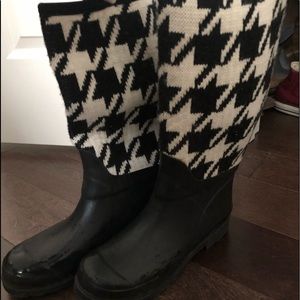 Mukluks Houndstooth Rain Boots